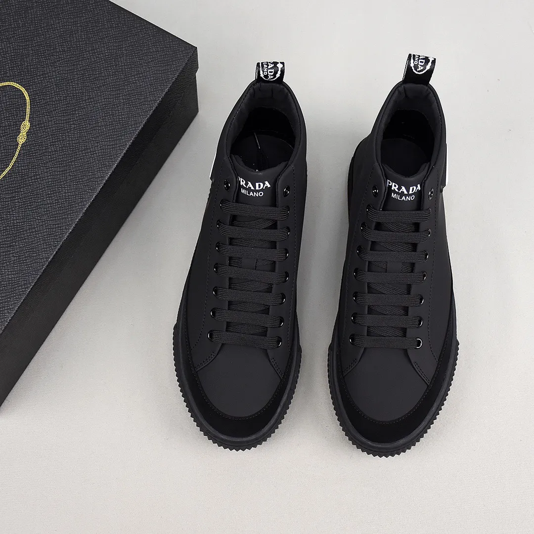 PRADA [Prada] high-top sports and casual shoes. Men's shoes 💰440💰. The upper is made of cowhide, sheepskin lining, rubber outsole, comfortable on the feet, men's size 38-44, choose according to your usual wearing size.
